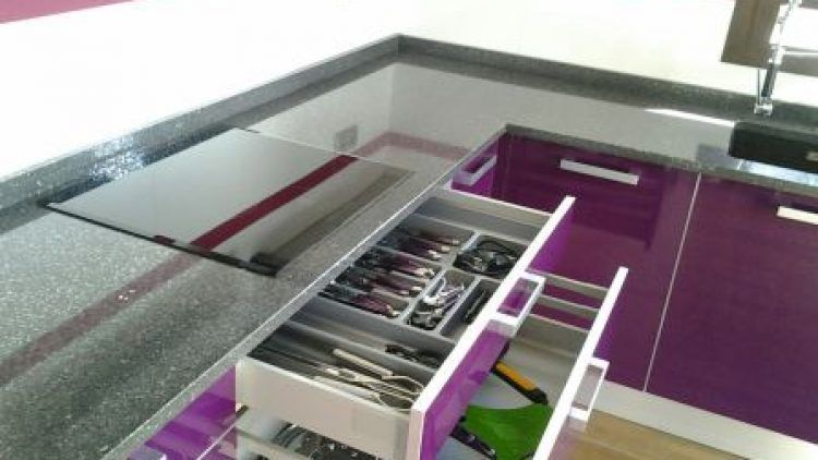 cocina-morada-idecor-3.jpg